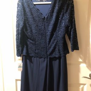 Beautiful dress!! Perfect for that upcoming event or wedding!!